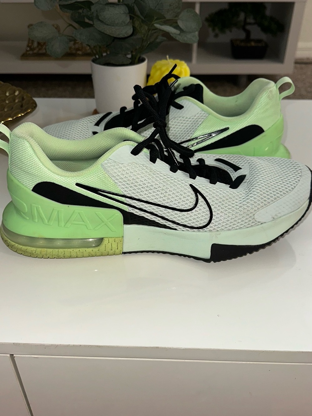 Nike Men’s Sneakers in White and Lime Green with Black Accents